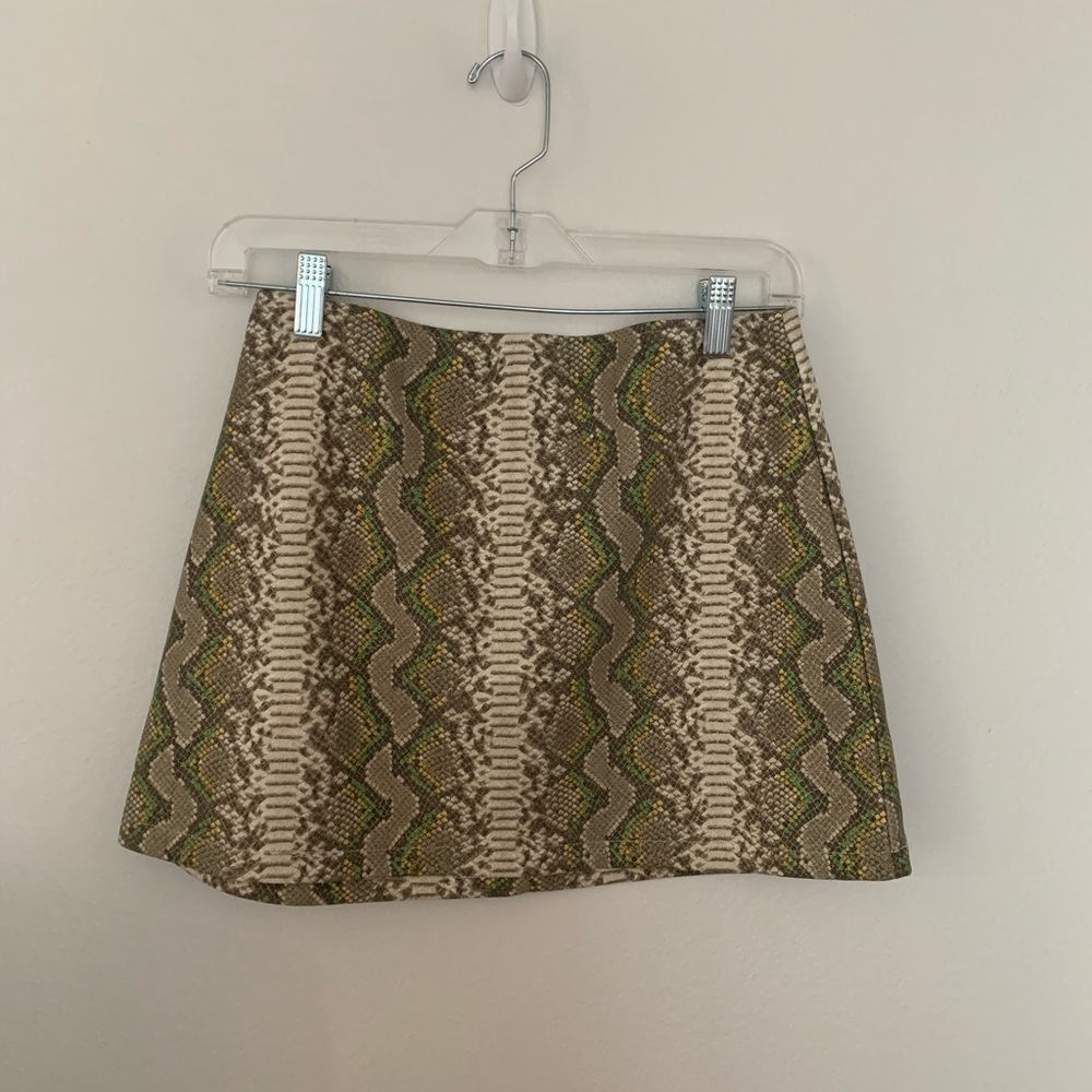 HONEY PUNCH snake print skirt